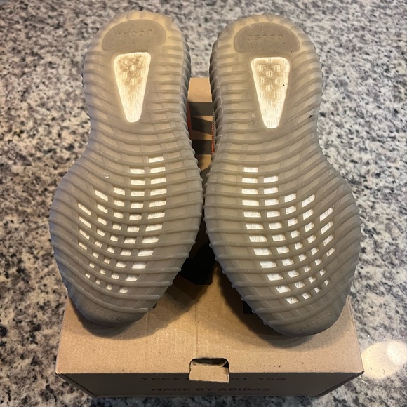 Yeezys Belugas - Picture 6 of 6